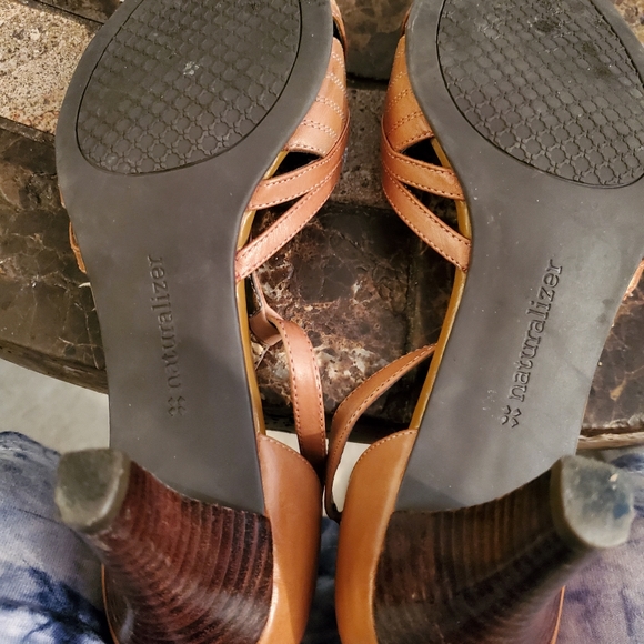 Naturalizer Leather closed toe chunky sandals camel tan 8W Farout 4" heel - Picture 8 of 11